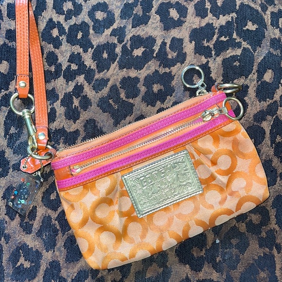 Coach Handbags - Coach POPPY wristlet